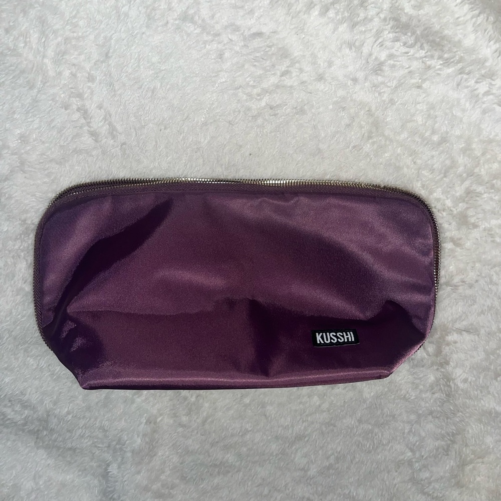 KUSSHI SIGNATURE MAKEUP BAG - Picture 3 of 7